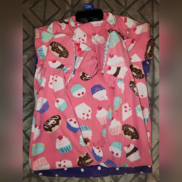 Carters girls pajamas - Picture 2 of 3